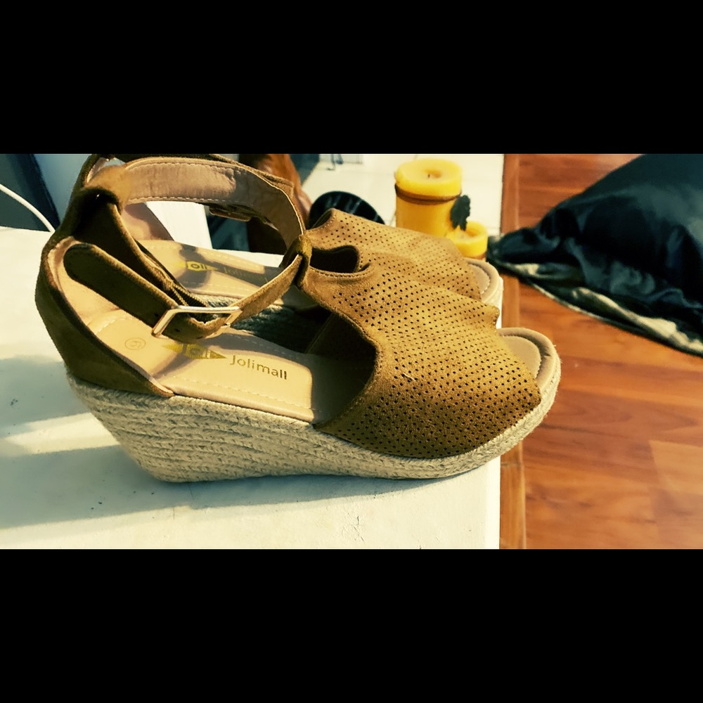 Women’s wedges size 9